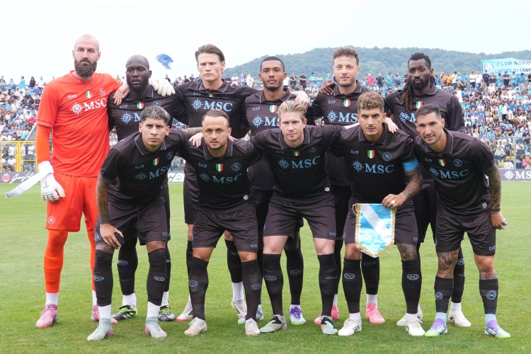 贝尼特斯：意甲争冠那不勒斯略领先国米，米兰和尤文仍需补强