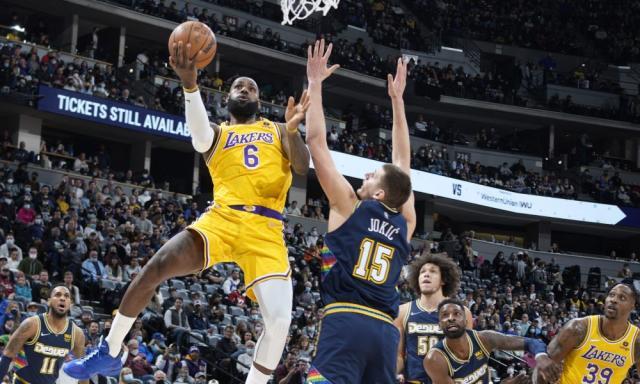 开云入口-惨败掘金37分生涯第二糟！詹姆斯赛后选择沉默以对