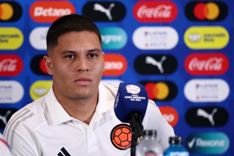 开云体育在线-金特罗：我见过梅西踢球，但17岁时的登贝莱表现依然让我难以置信